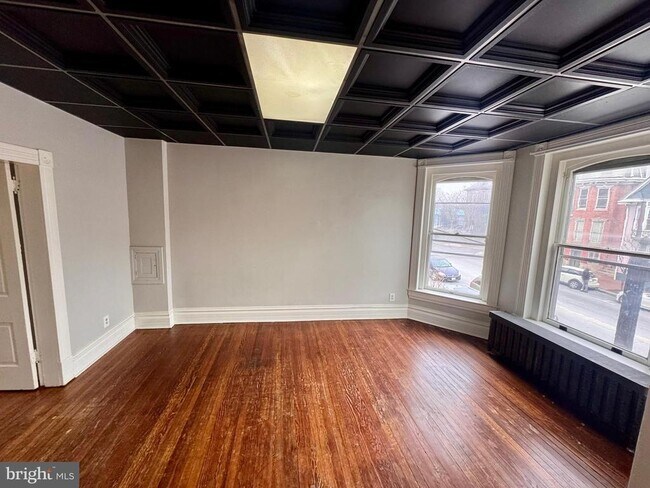 Foto del edificio - 110 W Main St