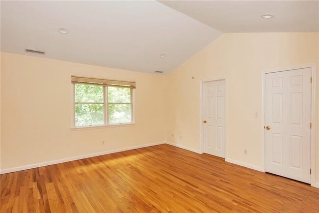 Foto del edificio - Impeccable 3 Bedroom Townhouse With Upscale Features $5500