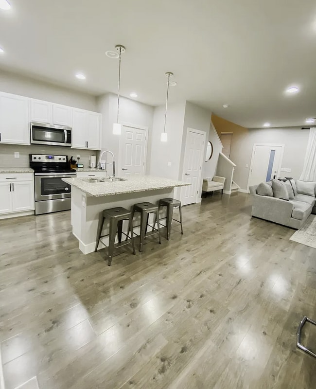 Dining Romo - 16071 Bolling Dr