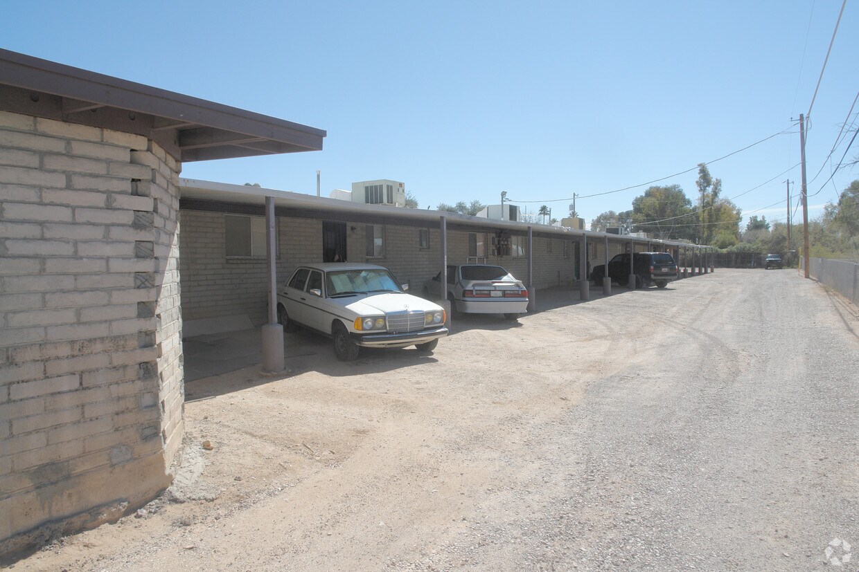 Building Photo - 2930-2940 E Presidio Rd