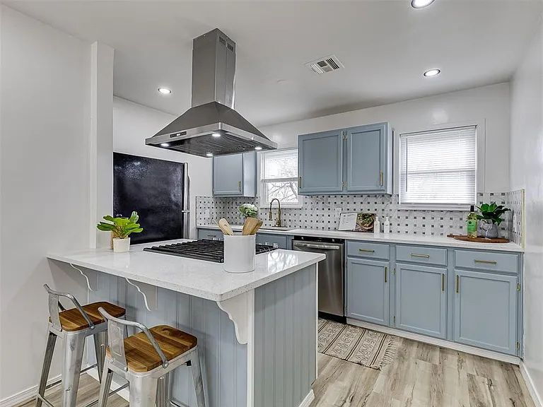 Modern Comfort in Every Square Foot - Modern Comfort in Every Square Foot