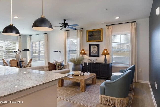 Foto del edificio - 4568 Tides Wy