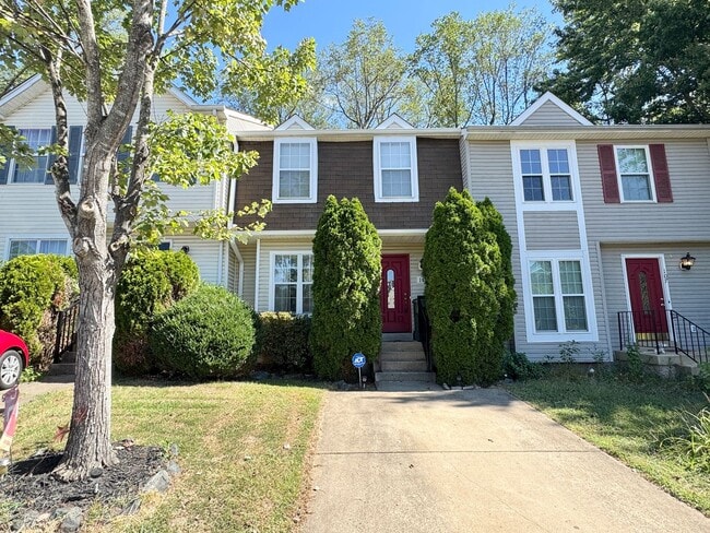 Building Photo - Bright Townhouse with Finished Basement, F...