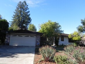 Building Photo - 1084 Golden Way