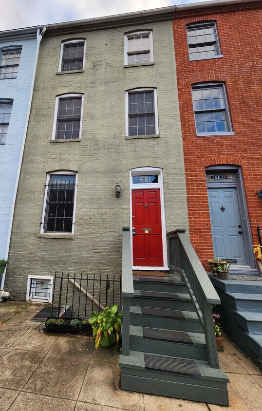 Primary Photo - 661 Portland St