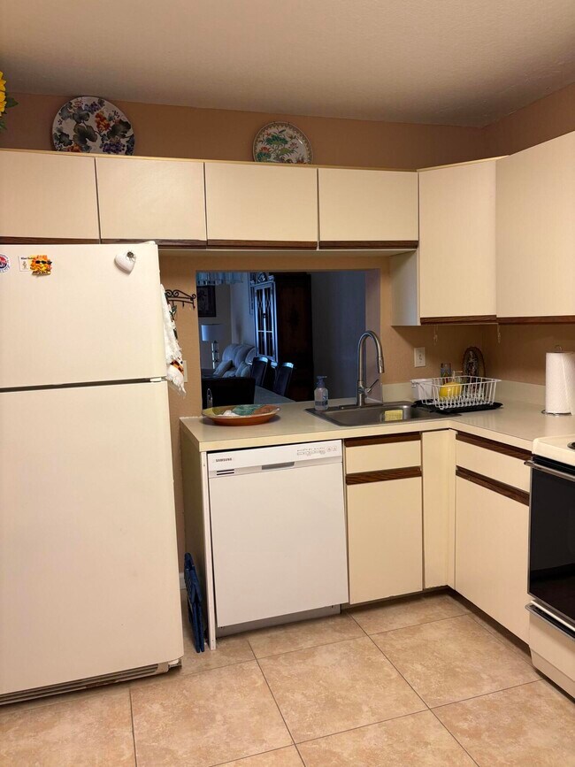 Foto del edificio - 8356 Boca Glades Blvd E