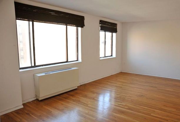 Primary Photo - 235 W 22nd St
