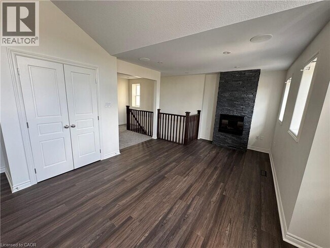 Photo du bâtiment - 15 Helena Feasby St