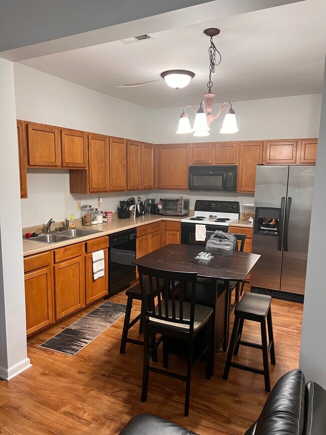 Foto del edificio - 4919 Heritage Heights Cir