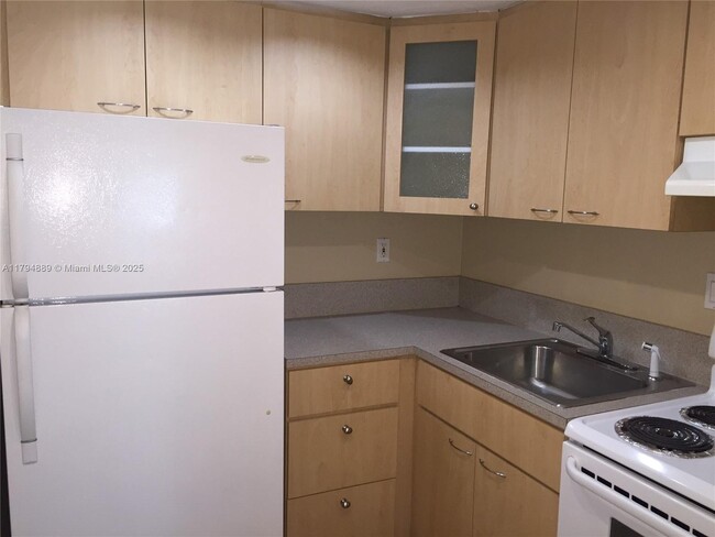 Building Photo - 8603 SW 68th Ct
