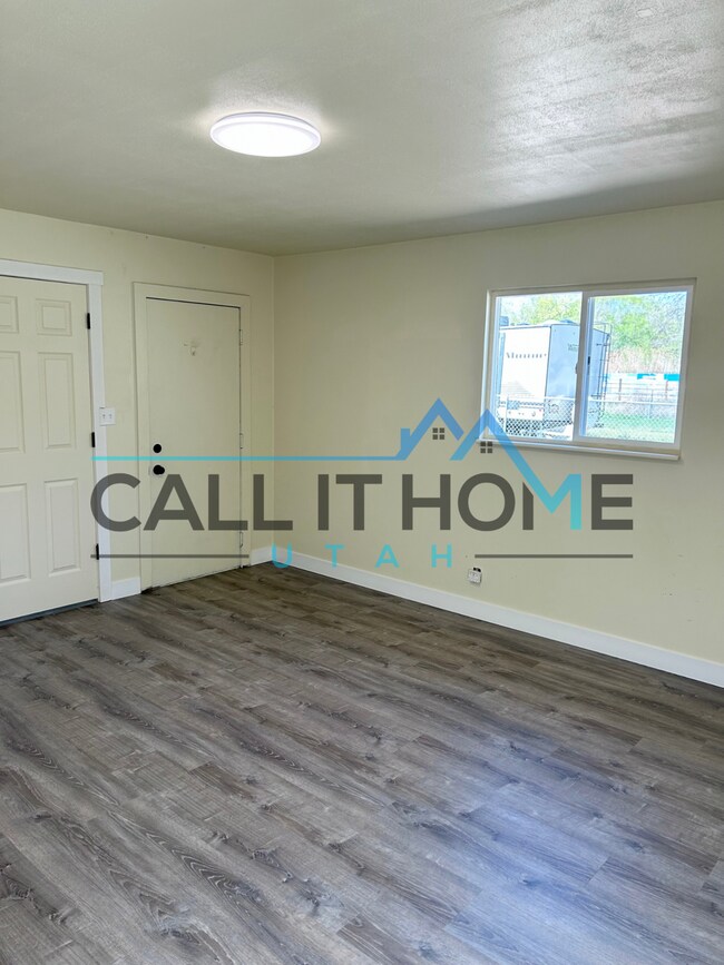 Puerta de entrada/principal - 1496 W Parkway Ave