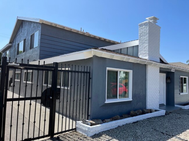 Building Photo - 2119 Earl Ave