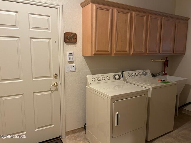 Building Photo - 6615 Aston Cir