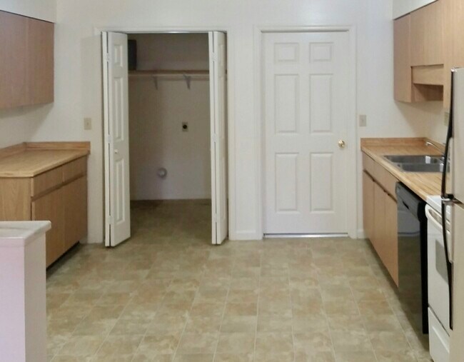 Building Photo - 8302 Shawn Ridge Dr