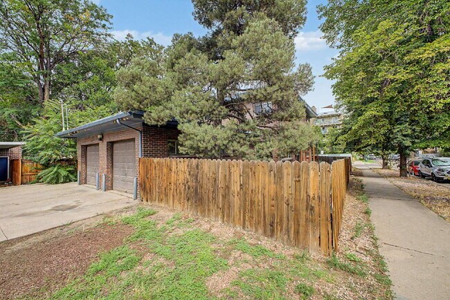 Photo - "Charming 2-Bedroom Apartment with Spacious Living – 1025 Sq Ft in Prime Denver Location!"