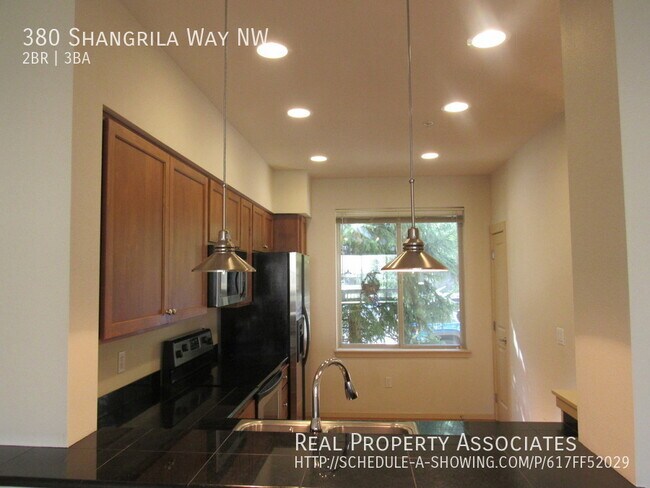Foto del edificio - Issaquah Townhome For Rent w/ Garage