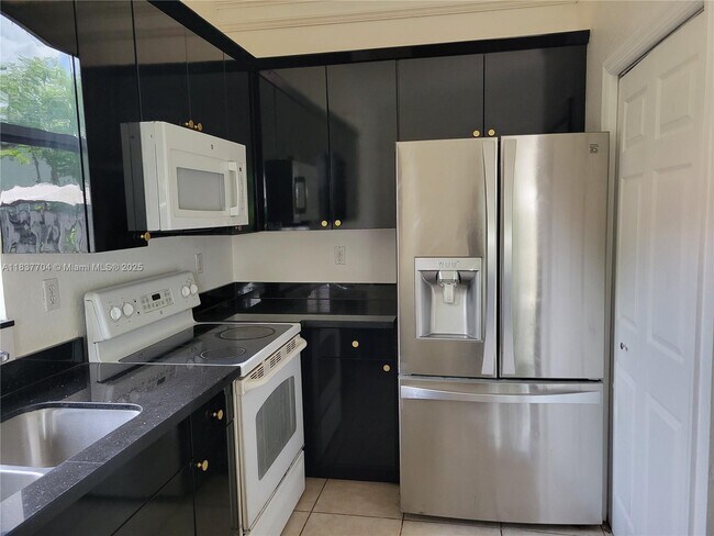 Foto del edificio - 4949 SW 134th Ave