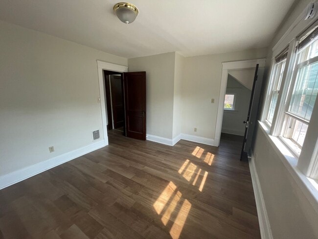 Foto del edificio - SECTION 8 and EDEN ACCEPTED!! Spacious Newly Renovated 3- Bedroom Home!!