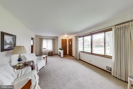 Foto del edificio - 3800 Commodore Dr