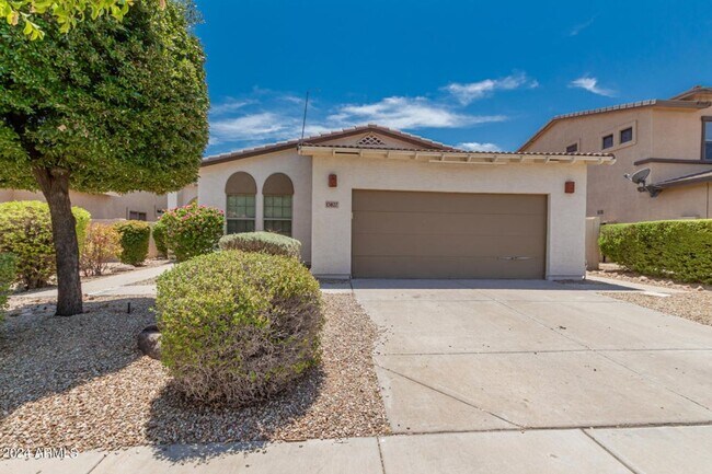 Building Photo - Awesome 4 bedroom home