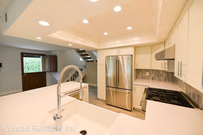 Foto del edificio - 2 br, 2.5 bath House - 34101 Via Californi...