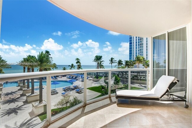 Foto del edificio - 17555 Collins Ave