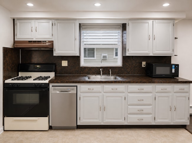 Building Photo - 169 W 51st St