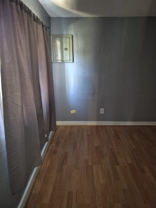 Foto del edificio - 6135 Emerald Ave