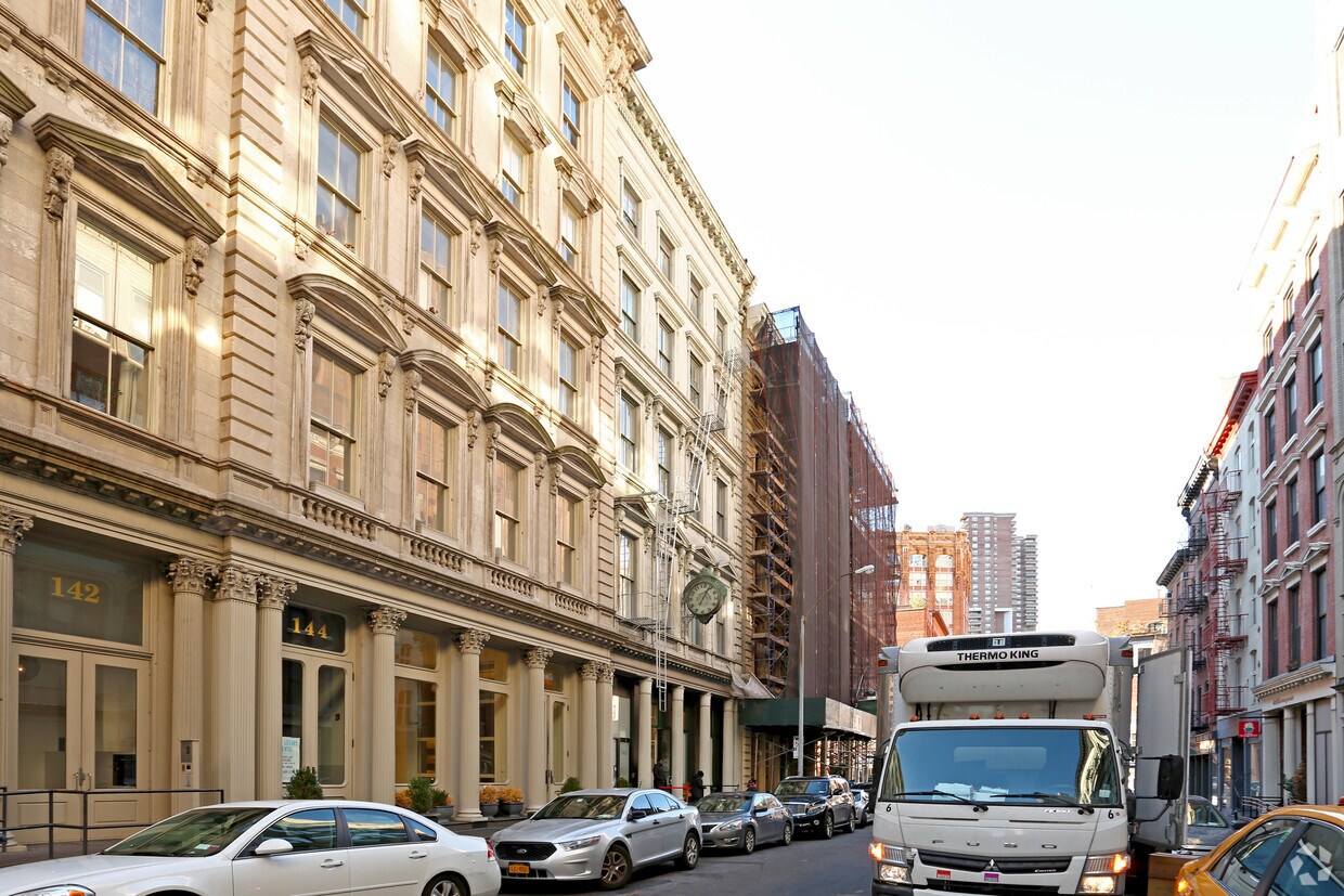 Primary Photo - 146 Duane St