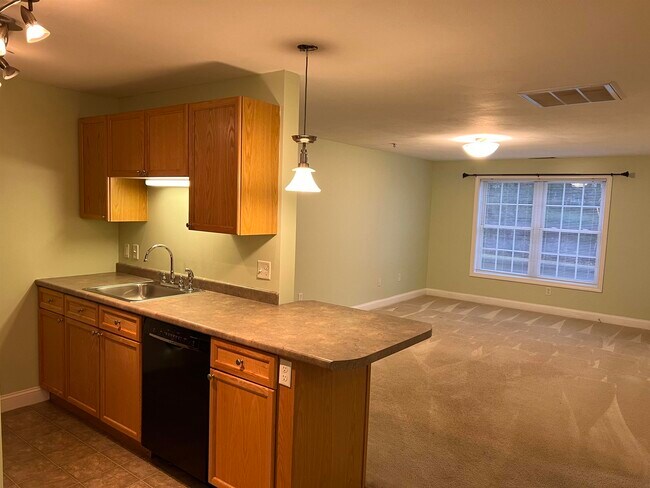 Building Photo - 18 Crestview Cir