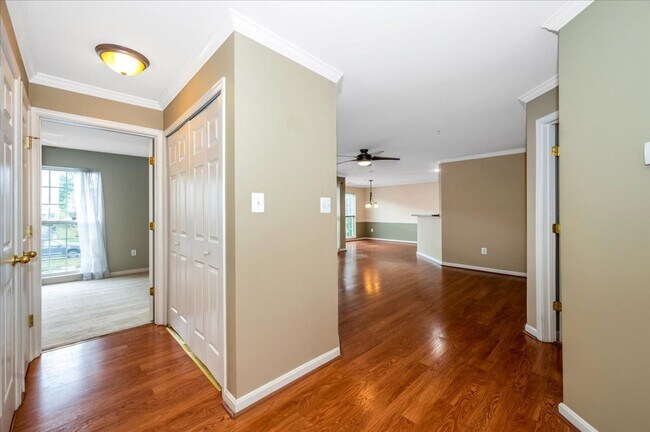 Building Photo - Excellent Elevator Condo for Lease