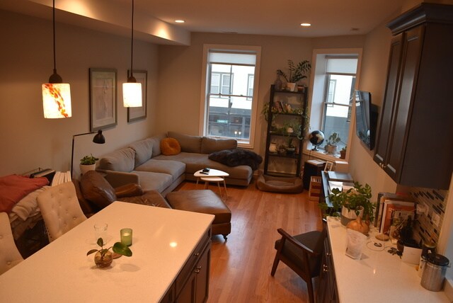 Foto principal - 2056 N Damen Ave