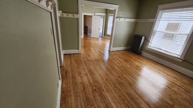 Foto del edificio - 3373 N Oakland Ave