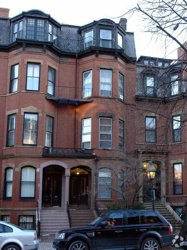 Building Photo - 130 Marlborough St