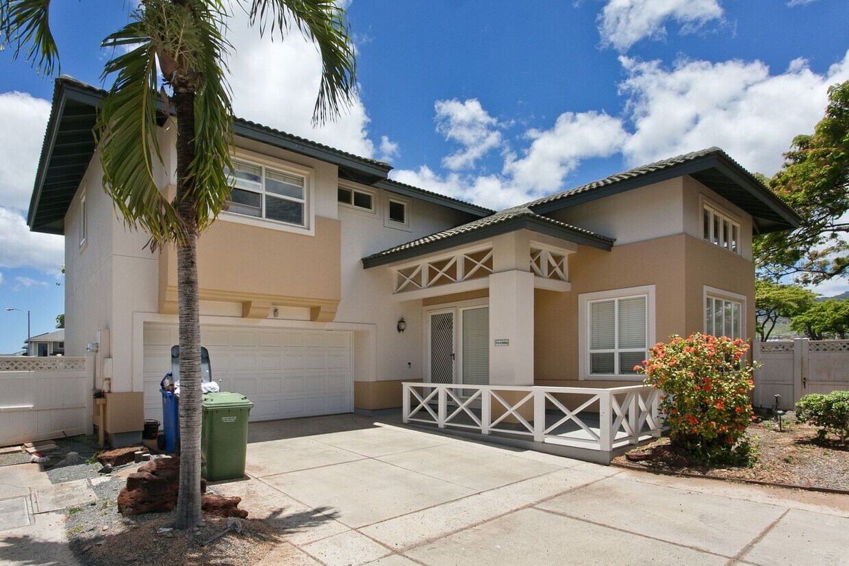 Primary Photo - Available August 1st! Unfurnished 4 bedroo...