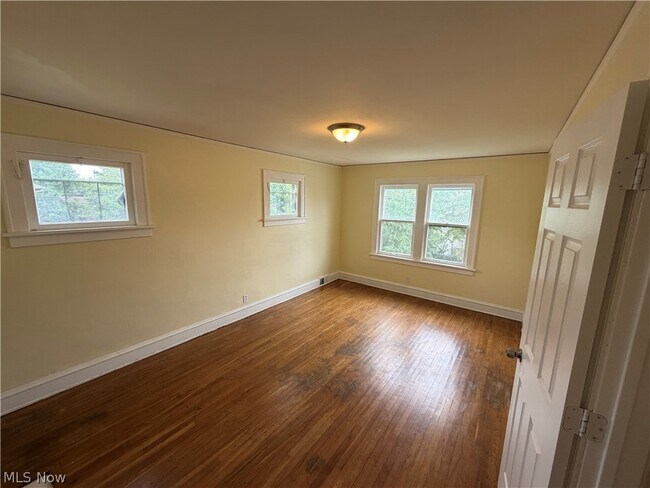 Foto del edificio - 13504 Rexwood Ave