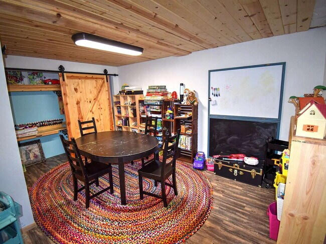 Foto del edificio - Welcome Home! This beautiful and spacious home