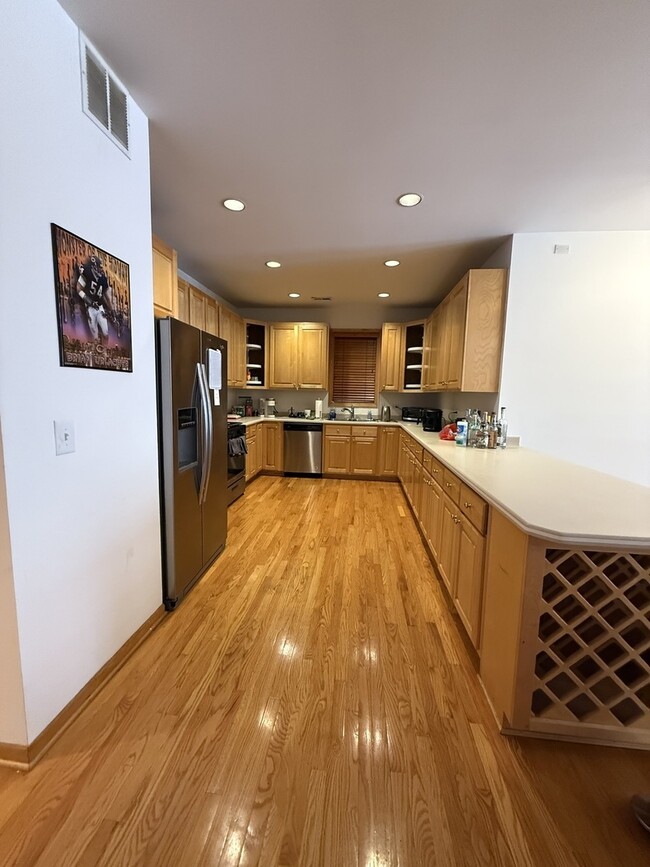 Foto del edificio - 654 W Briar Pl