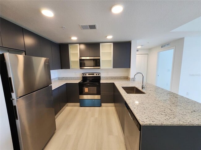 Foto del edificio - 5563 Millennia Park Dr
