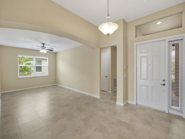 Building Photo - 12190 SW Bennington Cir