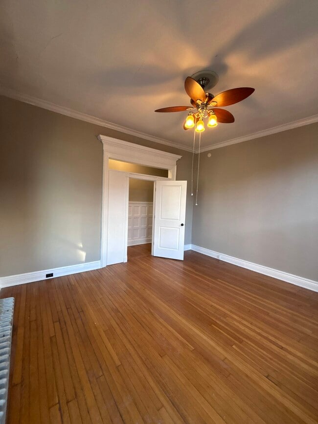 Building Photo - 509 Monroe Ave