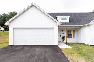 Building Photo - 2588 Emma Ln