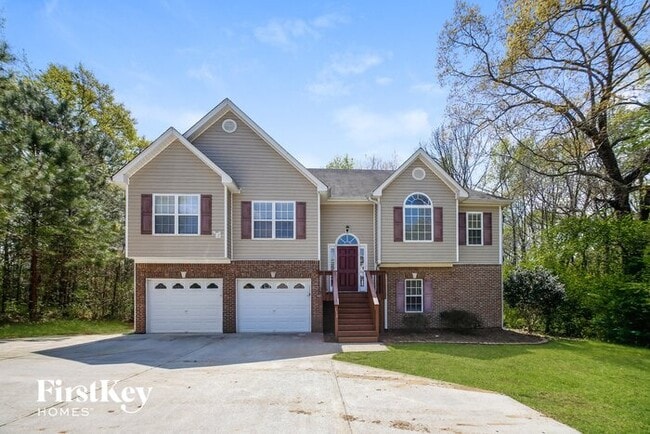 Building Photo - 136 Four Oaks Dr