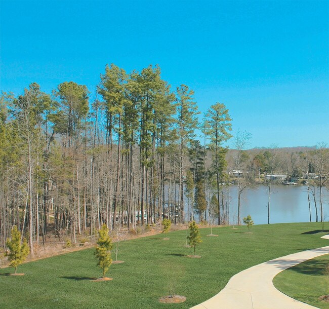 Villas at Marlin Bay 2060 Cutterpoint Dr Lake Wylie, SC Apartments