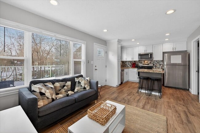 Building Photo - 2113 Pamela Dr