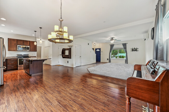 Dining area - 9306 208th Ave E