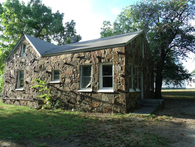 Building Photo - 3 br, 1 bath House - 2055 N Newton Ave
