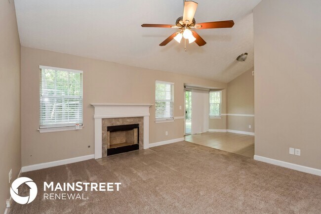 Building Photo - 330 E Country Woods Dr