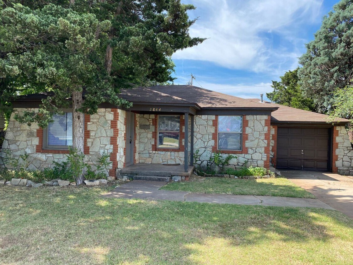 Foto principal - 2 br, 1 bath House - 2844 Lancaster Lane