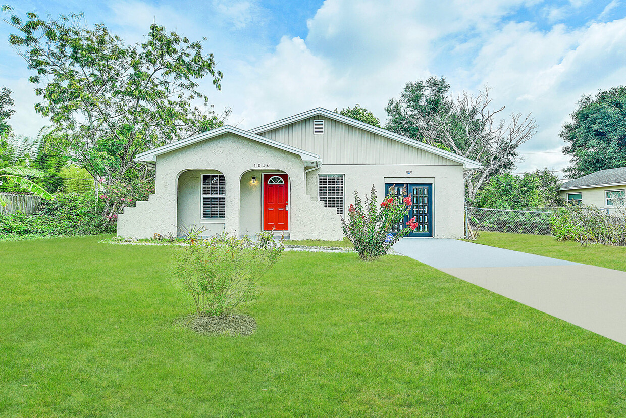 Primary Photo - 1016 Pioneer Dr